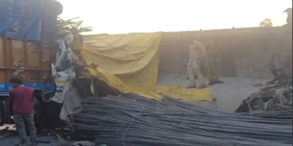 सूरजपुर : तेज रफ्तार ट्रेलर और ट्रक की आमने-सामने टक्कर, दो की मौत