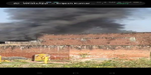 प्रयागराज: पड़िला महादेव मंदिर के समीप एक घर में लगी भीषण, काबू पाने में जुटा अग्नि शमन दस्ता उप्र