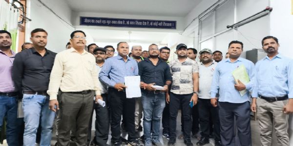 इंटरनेट मीडिया में राज्य सरकार को कोसने वाले शिक्षक के निलंबन निरस्त करने की मांग