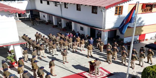 पुलिस कर्मियों ने किया राष्ट्रीय गीत “वंदे मातरम” का समूह गायन