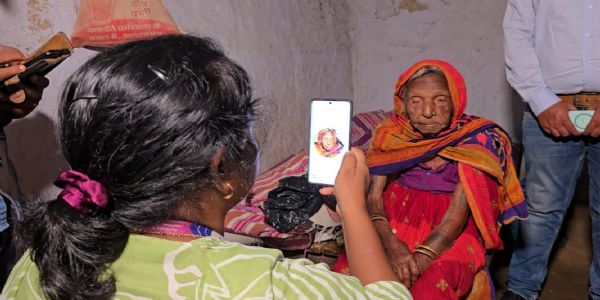 पेंशनभोगियों को घर बैठे मिलेगी डिजिटल लाइफ सर्टिफिकेट जमा करने की सुविधा : निदेशक