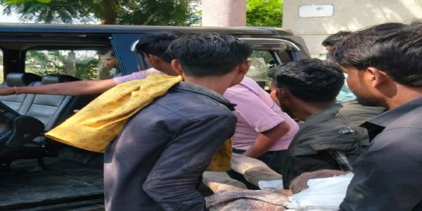 राजगढ़ः जमीन विवाद पर दो पक्षों के बीच चली फर्सी-तलवार,पांच से अधिक घायल