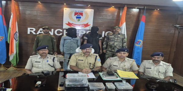 रंगदारी मांगने और बम विस्फोट करने वाले दो अपराधी गिरफ्तार