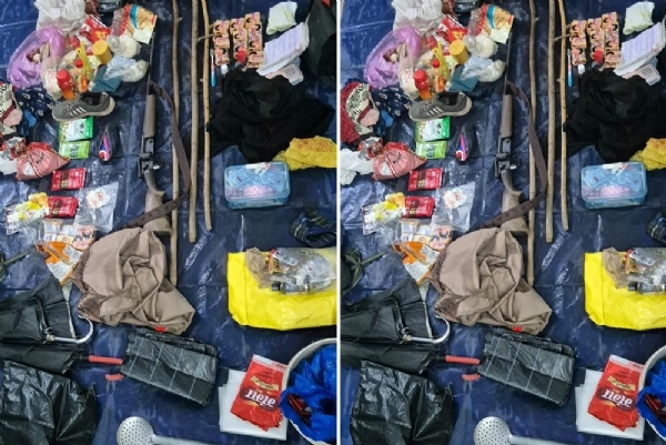 नक्सलियों से मुठभेड़ के बाद घटनास्थल से बरामद सामग्री