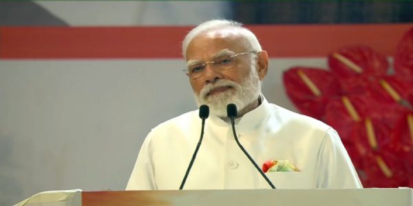 कार्यक्रम को संबोधित करते प्रधानमंत्री कार्यक्रम को संबोधित करते प्रधानमंत्री