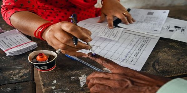 बिहार विस चुनाव -पहले चरण में बंपर वोटिंग बिहार विस चुनाव -पहले चरण में बंपर वोटिंग