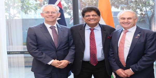 आस्ट्रेलिया के व्यापार मंत्री डॉन फैरेल और कौशल मंत्री एंड्रयू जे. जाइल्स से मुलाकात करते पीयूष गोयल आस्ट्रेलिया के व्यापार मंत्री डॉन फैरेल और कौशल मंत्री एंड्रयू जे. जाइल्स से मुलाकात करते पीयूष गोयल