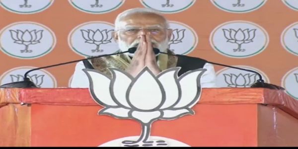 प्रधानमंत्री नरेन्द्र मोदी सीतामढ़ी में चुनावी सभा करते हुए