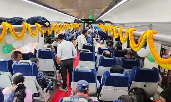 बनारस से खजुराहो वंदेभारत ट्रेन