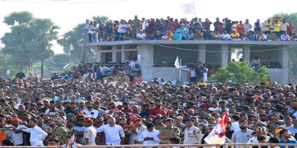 सीएम  योगी की सभा में जुटी भीड़