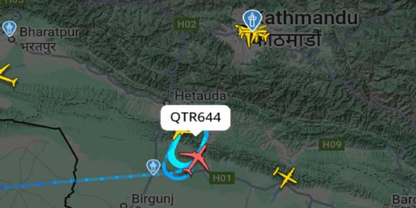 फ्लाइट रडार में होल्ड पर विमान