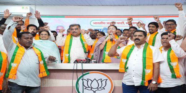 बविआ-उबाठा के पदाधिकारी और सैकड़ों कार्यकर्ता भाजपा में शामिल