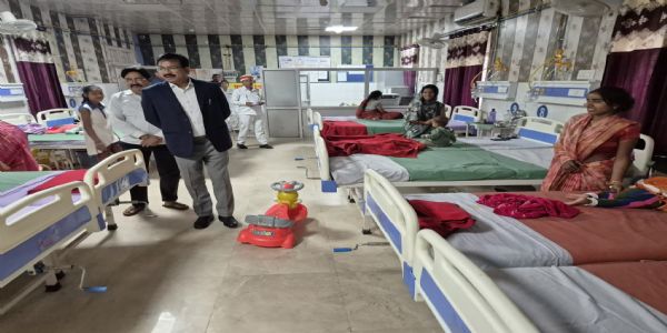 डीएम के निरीक्षण में अनुपस्थित मिले कई चिकित्सक, कार्रवाई के निर्देश