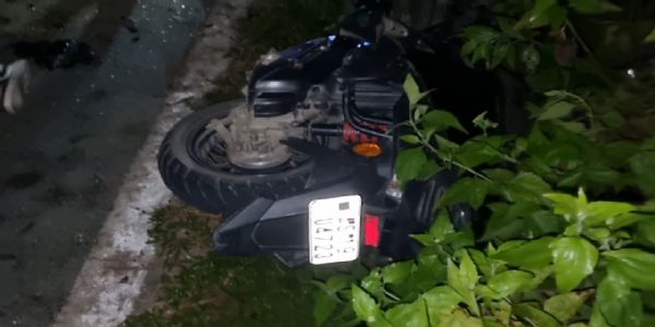 सड़क हादसे में दो लोग गंभीर रूप से घायल