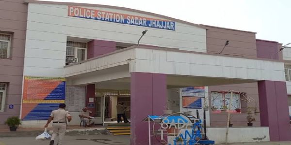 झज्जर में भीषण सड़क हादसा, एक ही परिवार के तीन की मौत, तीन घायल