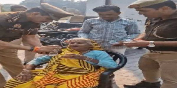 आरोप : दो बहुओं ने वृद्ध सास को बेरहमी से पीटा, डाई पिलाने की कोशिश