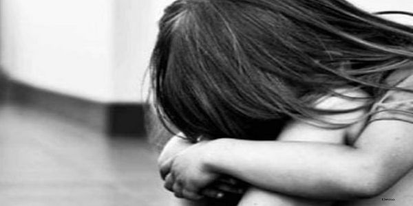 नाबालिग बेटी से दुष्कर्म के आरोप में पिता गिरफ्तार
