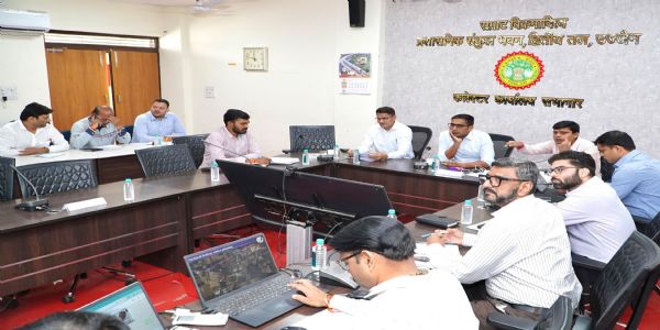 सिंहस्थ मेला अधिकारी एवं एडीआरएम ने ली रेलवे कार्यों की समीक्षा बैठक