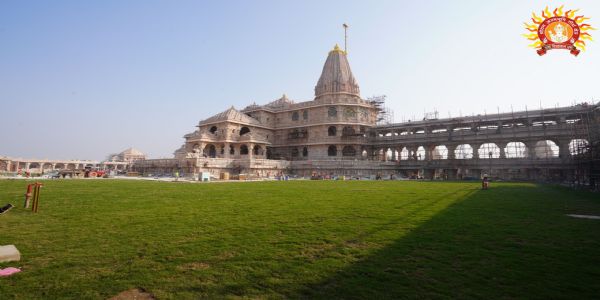 ध्वजारोहण के निमित्त राम जन्मभूमि परिसर को तैयार करने का द्रुत गति से चल रहा है कार्य