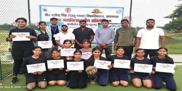 रज्जू भैया विवि की महिला विजेता टीम