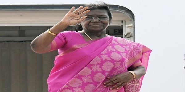 अंगोला और बोत्सवाना की राजकीय यात्रा पर रवाना होते हुए राष्ट्रपति द्रौपदी मुर्मू