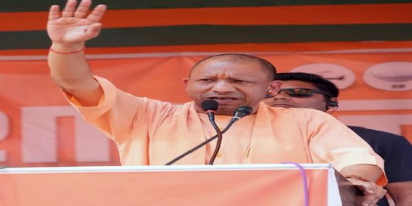 सीएम योगी बिहार में पूर्वी चंपारण जिले के पिपरा में चुनावी सभा को सम्बोधित करते हुए