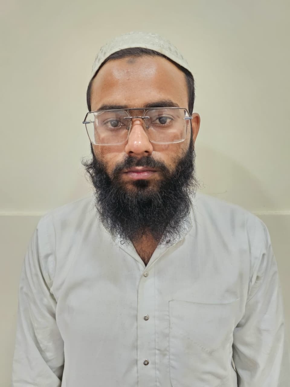 गुजरात एटीएस ने गिरफ्तार किया गुजरात एटीएस ने गिरफ्तार किया