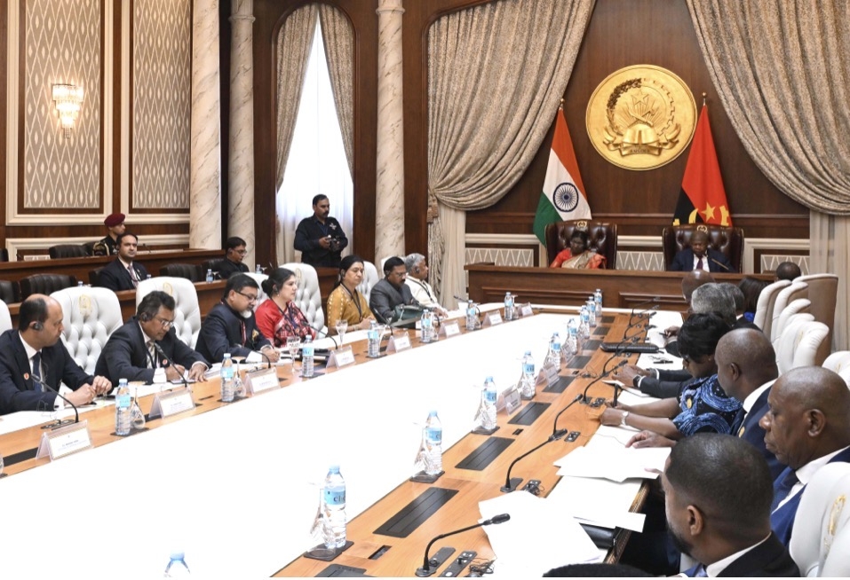 भारत और अंगोला की साझेदारी आपसी विश्वास, सम्मान और साझा समृद्धि की दृष्टि पर आधारित: राष्ट्रपति द्रौपदी मुर्मू भारत और अंगोला की साझेदारी आपसी विश्वास, सम्मान और साझा समृद्धि की दृष्टि पर आधारित: राष्ट्रपति द्रौपदी मुर्मू