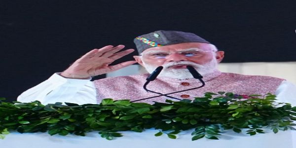 प्रधानमंत्री नरेन्द्र मोदी देहरादून में रजत जयंती पर आयोजित कार्यक्रम को संबोधित करते।