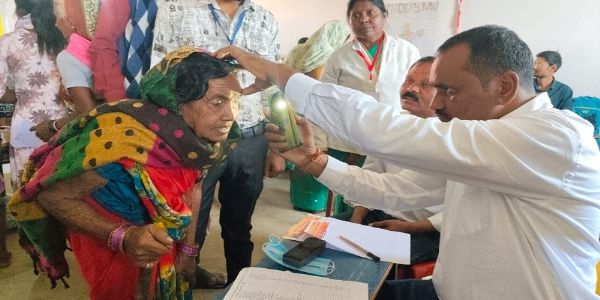डिण्डोरीः मेगा स्वास्थ्य शिविर में 7170 जनजातीय लोगों का हुआ स्वास्थ्य परीक्षण