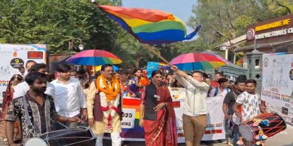 ट्रांसजेंडरों ने अपने सम्मान अधिकार की मांग को लेकर निकाली गौरव यात्रा