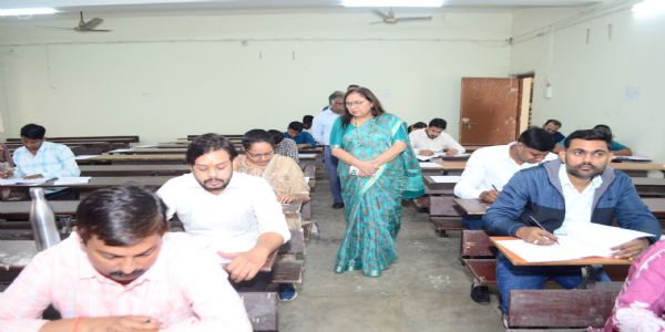 गोरखपुर विश्वविद्यालय में संविदा सहायक प्रोफेसर परीक्षा, 36 पदों के लिए 104 अभ्यर्थियों ने दी परीक्षा