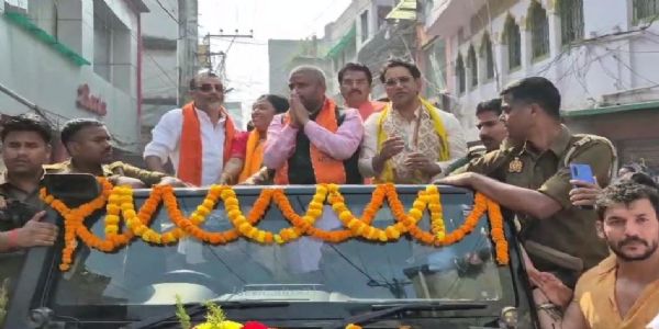 भोजपुरी स्टार निरहुआ ने भाजपा प्रत्याशी रोहित पांडे के समर्थन में किया रोड शो