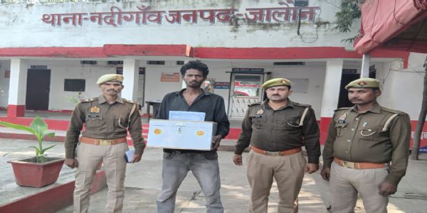 चाेरी की नकदी व दस्तावेज समेत एक आराेपित गिरफ्तार