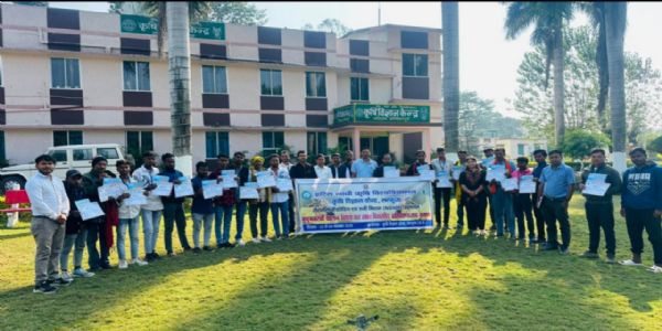 अंबिकापुर: सरगुजा में मधुमक्खी पालन प्रशिक्षण का सफल समापन, किसानों को मिली नई दिशा