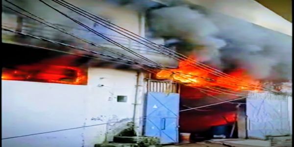 पानीपत में जूट की फैक्ट्री में लगी भीषण आग