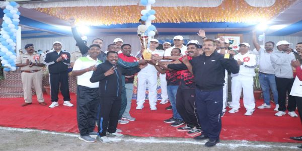 दक्षिणी छोटानागपुर पुलिस खेलकूद प्रतियोगिता में रांची की टीम बनी ओवरऑल चैंपियन