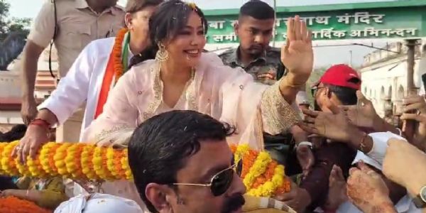 नेहा शर्मा और अजीत शर्मा नेहा शर्मा और अजीत शर्मा