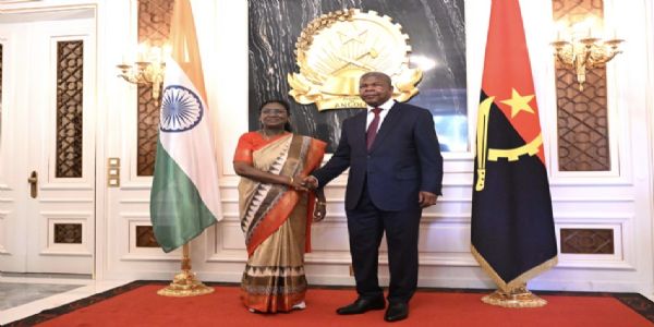 भारत और अंगोला की साझेदारी आपसी विश्वास, सम्मान और साझा समृद्धि की दृष्टि पर आधारित: राष्ट्रपति द्रौपदी मुर्मू भारत और अंगोला की साझेदारी आपसी विश्वास, सम्मान और साझा समृद्धि की दृष्टि पर आधारित: राष्ट्रपति द्रौपदी मुर्मू