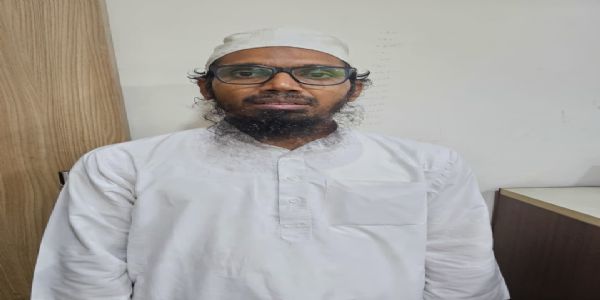 गुजरात एटीएस ने गिरफ्तार किया गुजरात एटीएस ने गिरफ्तार किया