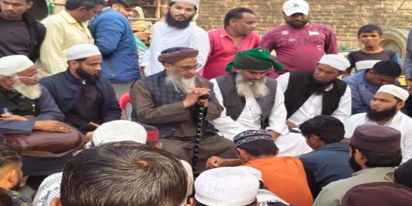 जमीअत उला के महासचिव मौलाना हकीमुद्दीन क़ासमी के नेतृत्व में प्रतिनिधिमंडल श्योपुर दुर्घटना के शोकाकुल परिवार से मुलाकात करते हुए। जमीअत उला के महासचिव मौलाना हकीमुद्दीन क़ासमी के नेतृत्व में प्रतिनिधिमंडल श्योपुर दुर्घटना के शोकाकुल परिवार से मुलाकात करते हुए।