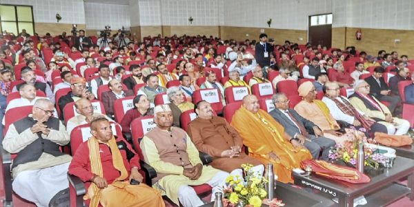 उपस्थित संस्कृत विद्वान