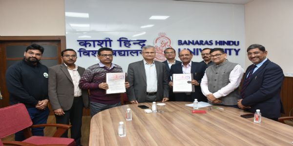 बीएचयू ने उद्योग जगत को सौंपी मूंग की उन्नत किस्म की तकनीक, किसानाें तक जल्द पहुंचेगें शाेध व तकनीक