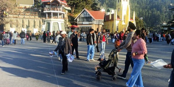 हिमाचल के निचले इलाके हिल स्टेशनों मनाली व कुफ़री से ठंडे, 4 दिसंबर से बर्फबारी का अनुमान