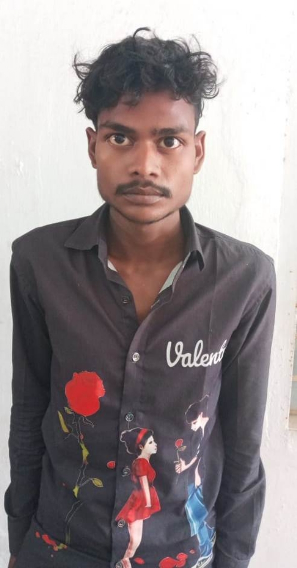 पुलिस के गिरफ्त में आरोपी पुलिस के गिरफ्त में आरोपी