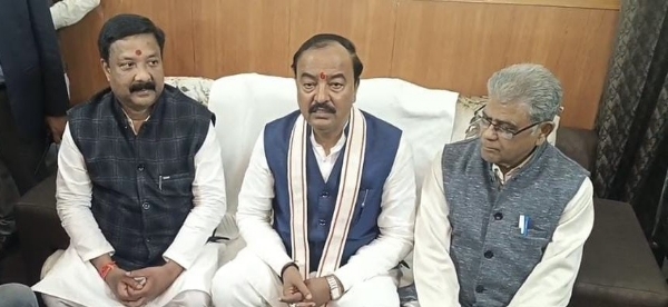 बरेली सर्किट हाउस में प्रेस कॉन्फ्रेंस के दौरान मीडिया से बातचीत करते उप मुख्यमंत्री केशव प्रसाद मौर्य।