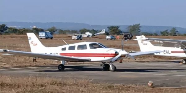 ट्रेनी विमान हादसे का शिकार ट्रेनी विमान हादसे का शिकार