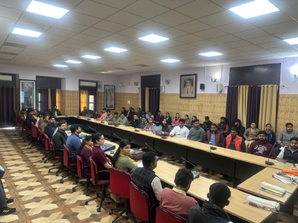 अखिल भारतीय साहित्य परिषद के युवा-शोधार्थी आयाम द्वारा आज लखनऊ विश्वविद्यालय में संगोष्ठी की;प्रतिभाग करते अतिथि अखिल भारतीय साहित्य परिषद के युवा-शोधार्थी आयाम द्वारा आज लखनऊ विश्वविद्यालय में संगोष्ठी की;प्रतिभाग करते अतिथि