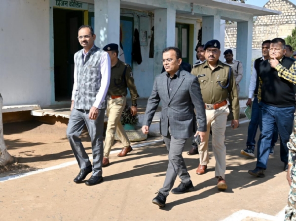 प्रधान जिला न्यायाधीश और कलेक्टर ने जिला जेल का किया संयुक्त निरीक्षण, बंदियों की सुविधाओं और व्यवस्थाओं का लिया जायजा प्रधान जिला न्यायाधीश और कलेक्टर ने जिला जेल का किया संयुक्त निरीक्षण, बंदियों की सुविधाओं और व्यवस्थाओं का लिया जायजा