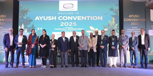 हमदर्द लैबोरेटरीज द्वारा आयोजित आयुष कन्वेंशन 2025 में भाग लेते हुए प्रतिभागी हमदर्द लैबोरेटरीज द्वारा आयोजित आयुष कन्वेंशन 2025 में भाग लेते हुए प्रतिभागी